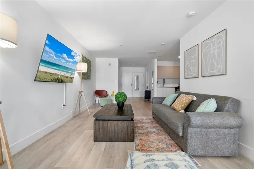 Two Bedrooms with Pool / walk to Aventura mall - Image 1