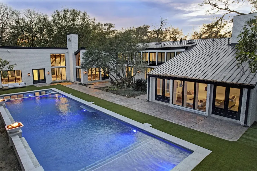 Houston Rivercrest Mansion - Image 1