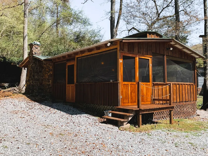 Roper's Cozy Rock Cabin - Image 1