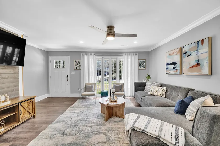 Southern Charm | Huge King 4BR, Fenced Yard, Pets! - Image 1