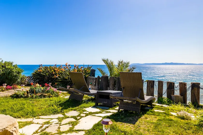 Oceanfront-2730 sqft w/SPA, HugeDeck+Garden+VIEWS - Image 1