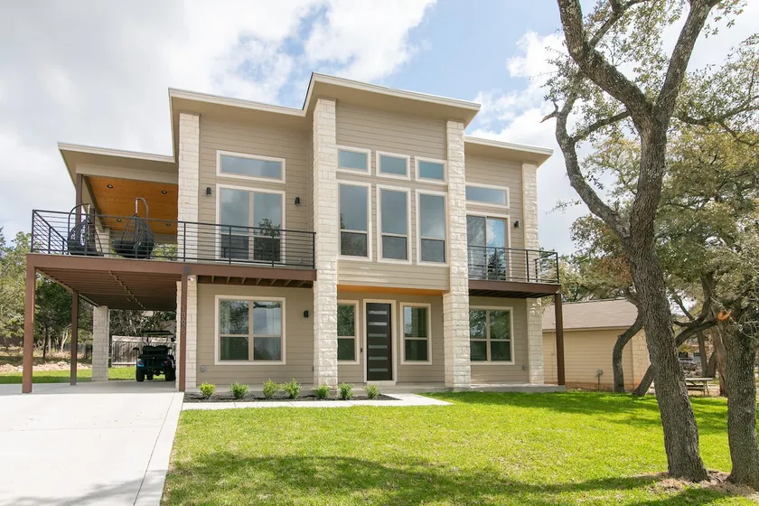3BR Lake Travis retreat with boat slip & pool - Image 1