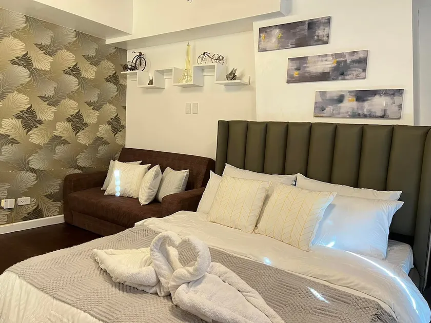 Spacious 1-BR Unit + Huge Balcony & Wifi | Serene - Image 1