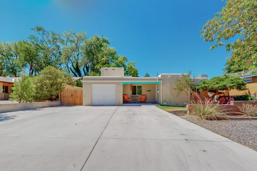 CasaDeRita Luxury Home near UNM! - Image 1