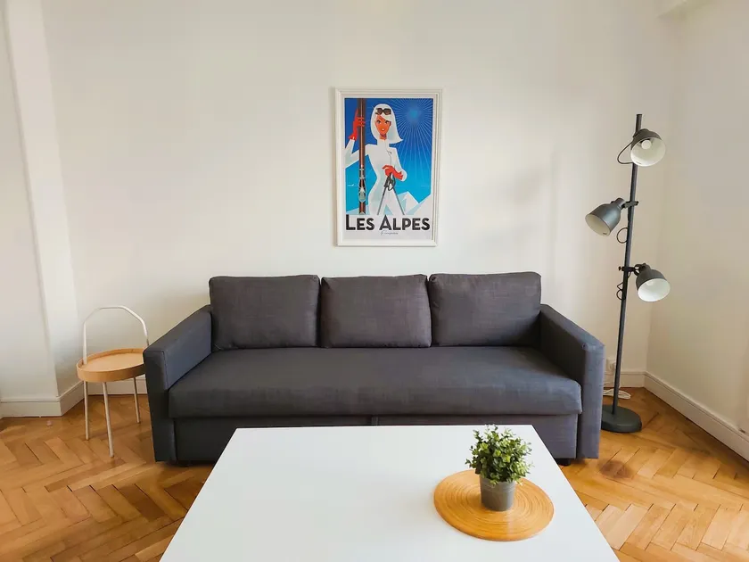 Bright 2 Bedrooms with Garage | Tram 1 min away - Image 1
