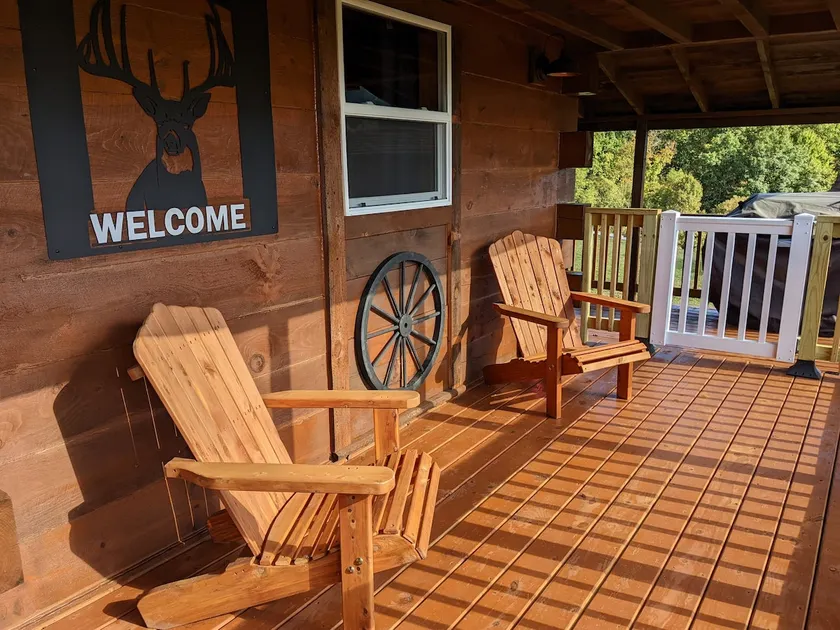 Hill Top Hideaway - Image 1