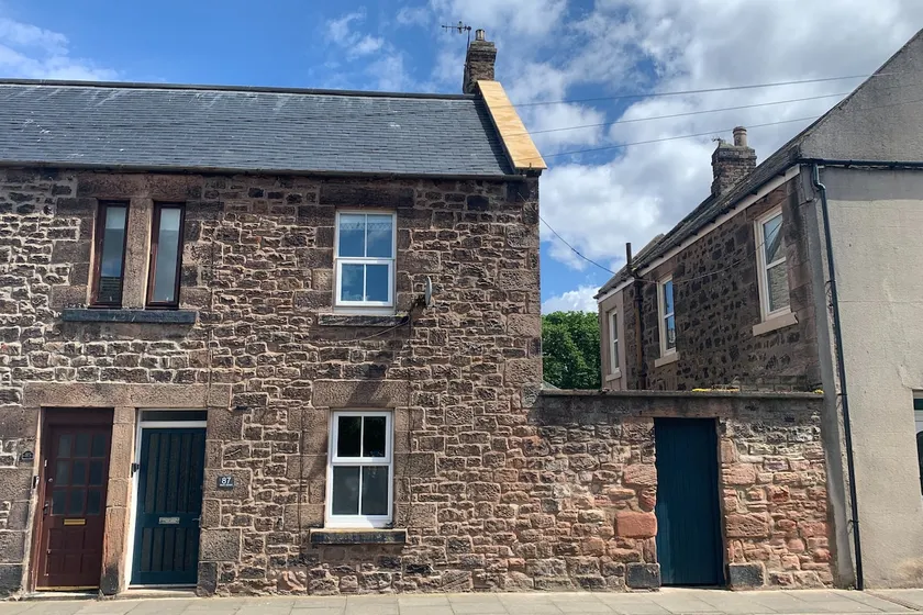 Terraced home near the beach. - Image 1