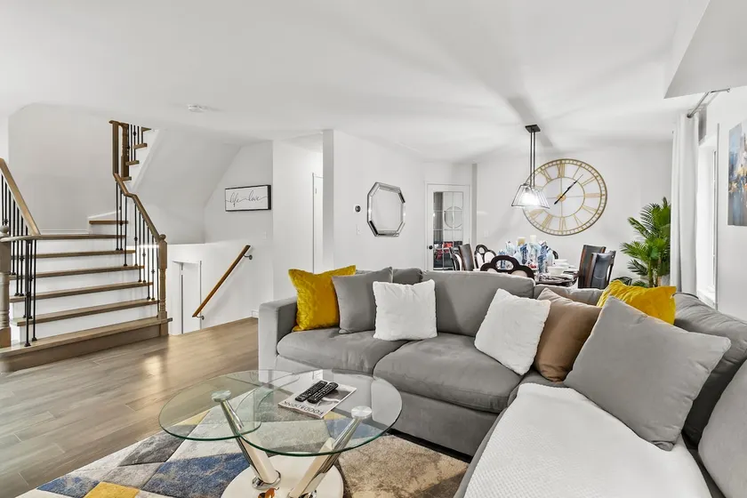 Luxury 7BR Mansion by Airport/SquareOne Sleeps/16+ - Image 1