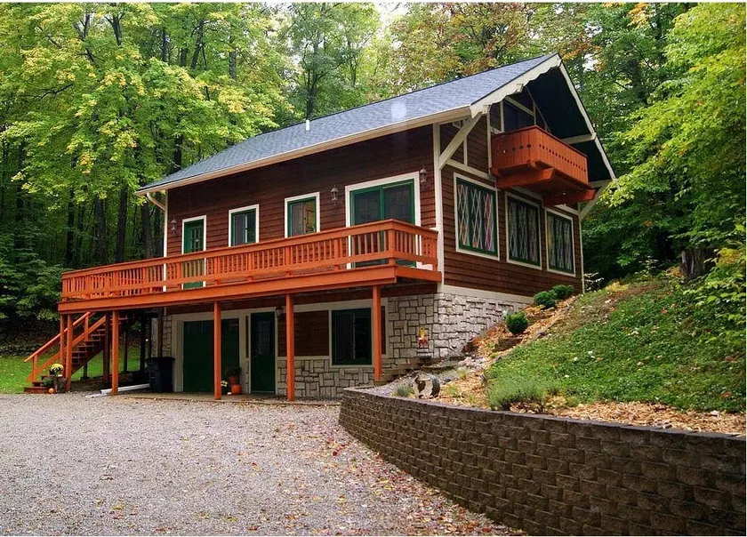 Porcupine Lodge · Stunning Cabin - Arcade & Pickleball - sleeps 13 - Image 1