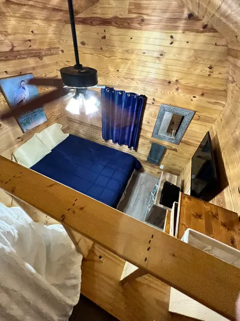 Custom built cabin in Williston near Devils Den - Image 1