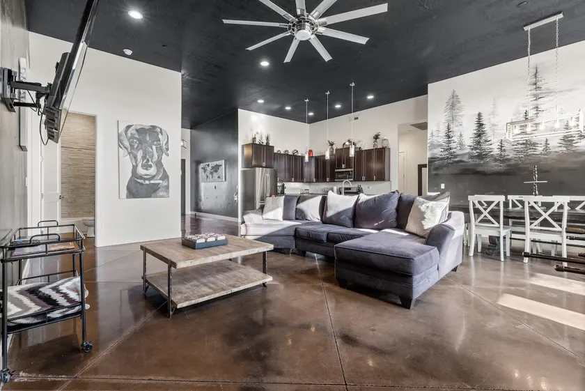 Nelly: Pet Friendly + Private Hot Tub + Sand Dunes - Image 1