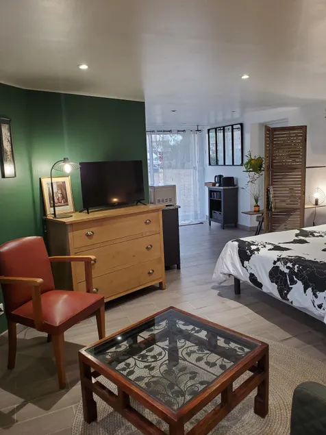 Charming independent studio 1.5 hours from Paris - Image 1