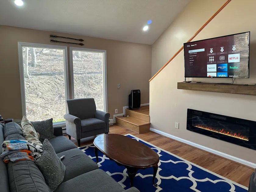 The Chalet Cree - secluded/hot tub/fire pit/wifi - Image 1