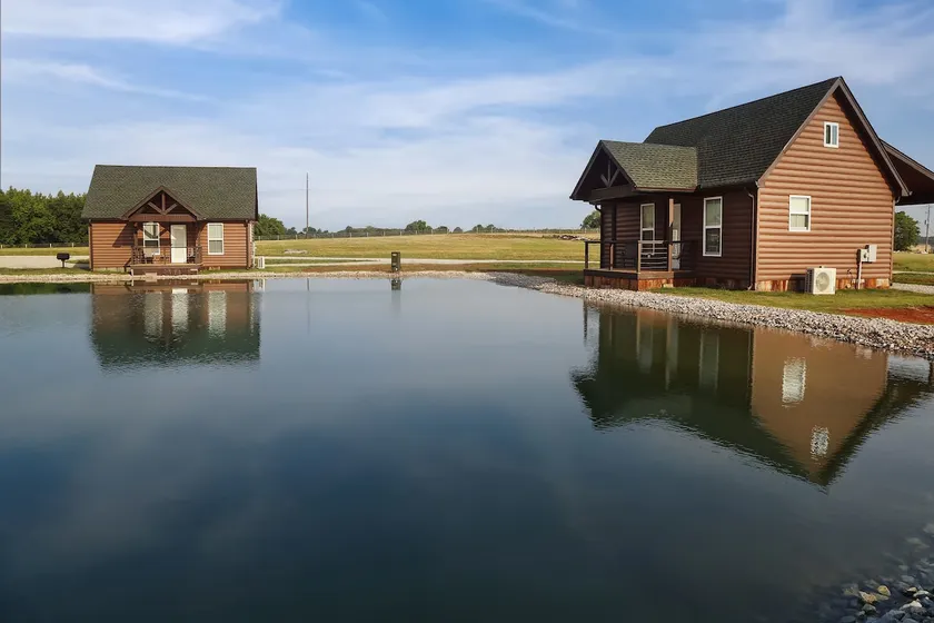 Cabin A by the Pond - King Bed - Swimming Pool - Image 1