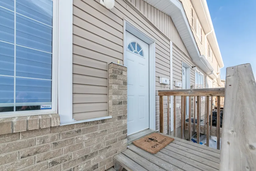 Spacious 3 BR Condo w’ King Bed & 2 Parking Spots - Image 1