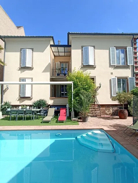 Luxury House with Pool - Image 1