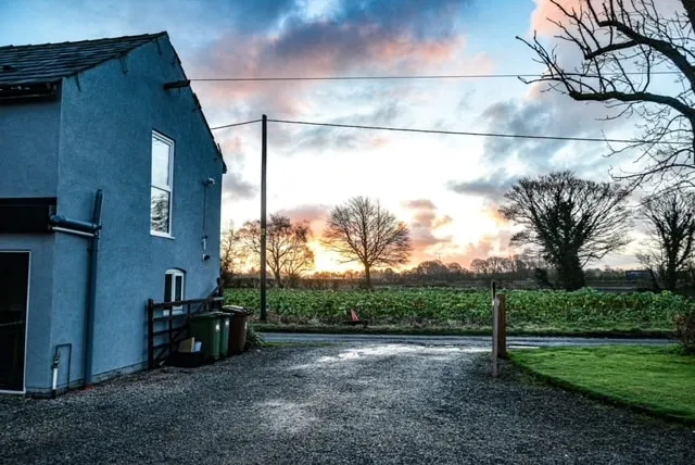 Sadlers Barn - Two bed en-suite - Image 1