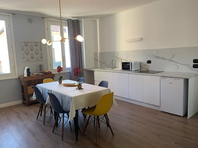 Al Viale 2 - Image 1
