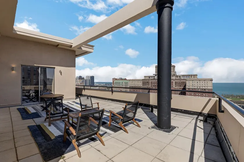 DTown Penthouse - 4bd-4ba Parking Gym - Image 1