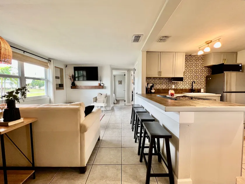 Charming Retreat near the Harbor - Image 1