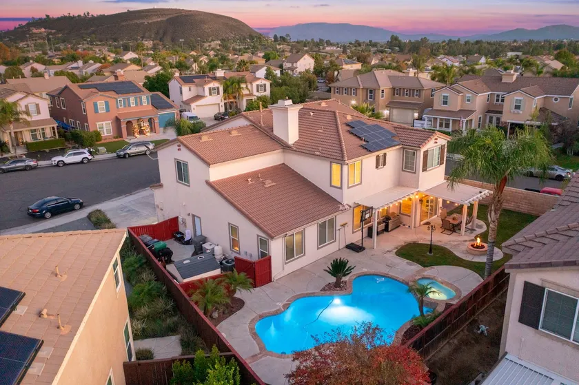 Large Luxury Private Oasis Home - Image 1