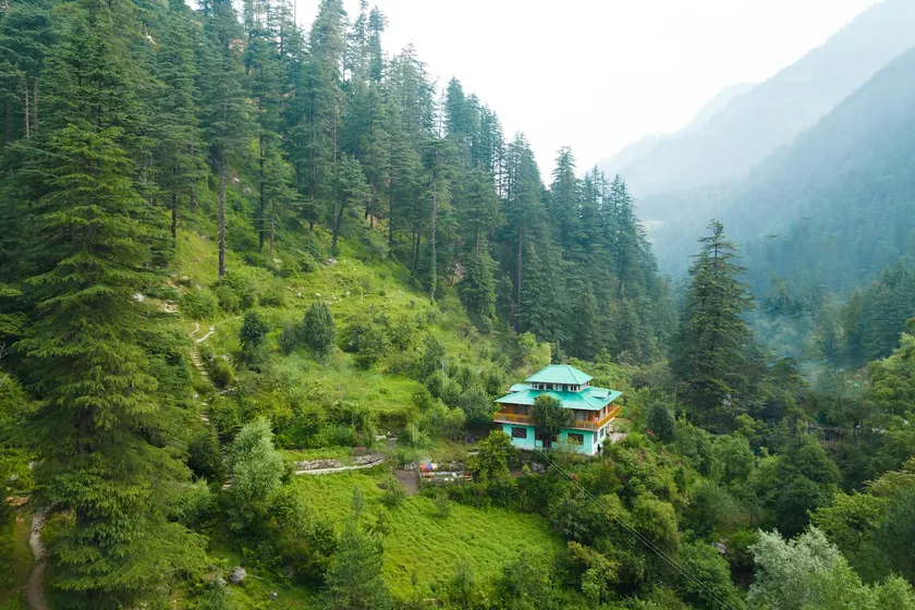 Spacious cottage in Jibhi near River - Image 1