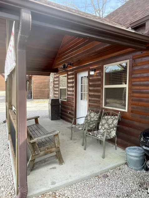 Beautiful Scenic River Cabin just 1/2 mile from Current River! - Image 1