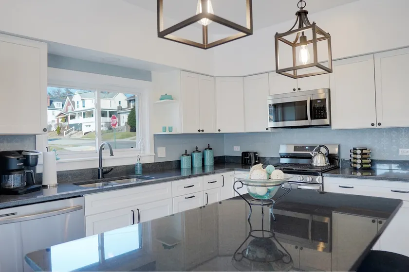 Updated and Stylish Victorian near W&J - Image 1