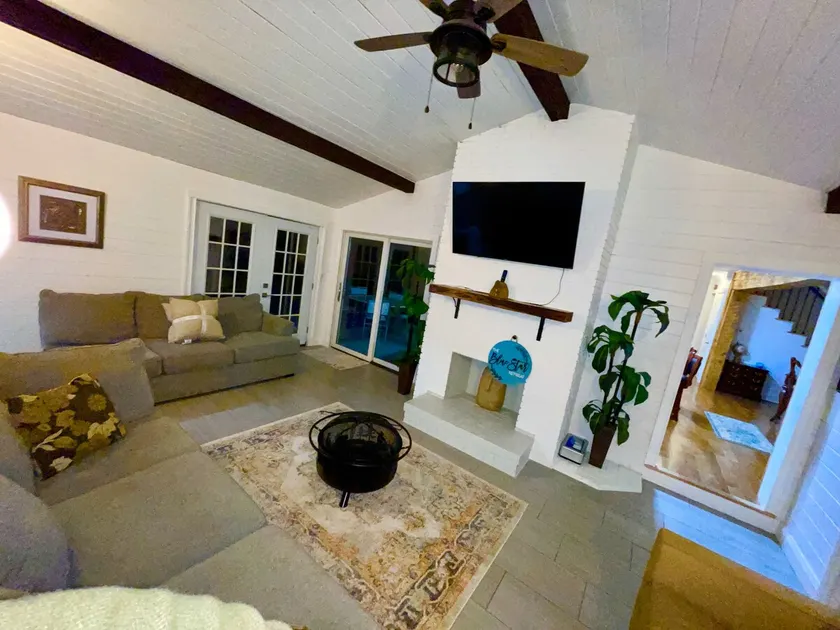 Spacious Cape Cod Guesthouse - Image 1