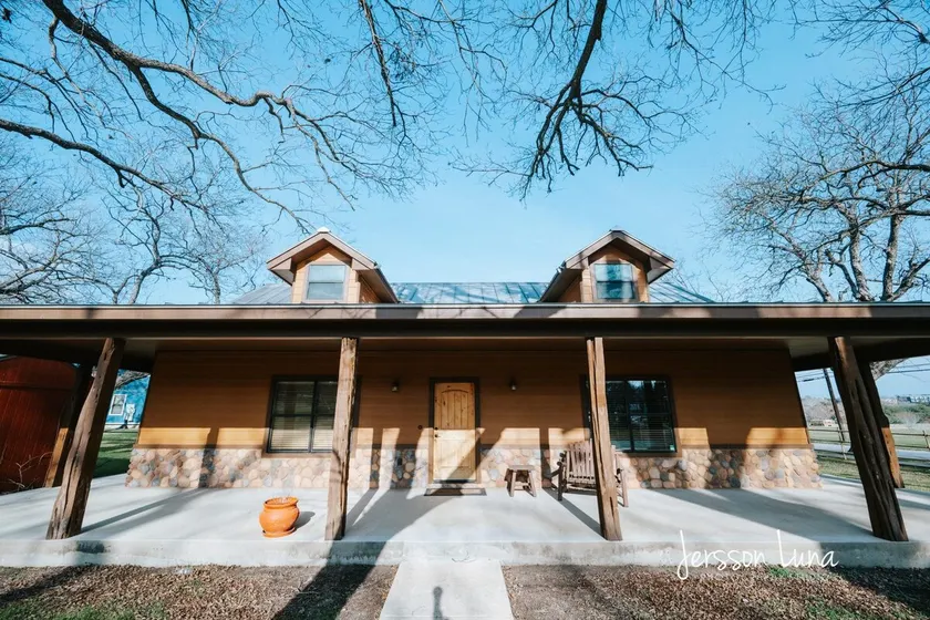Luxury Cabin nestled in Gruene - Image 1