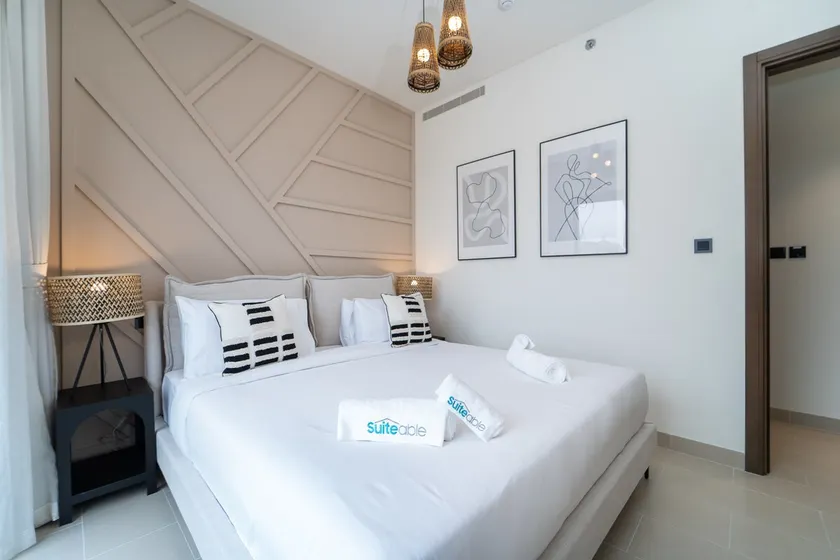 Intimate Apartment with Scenic View of Dubai Creek - Image 1