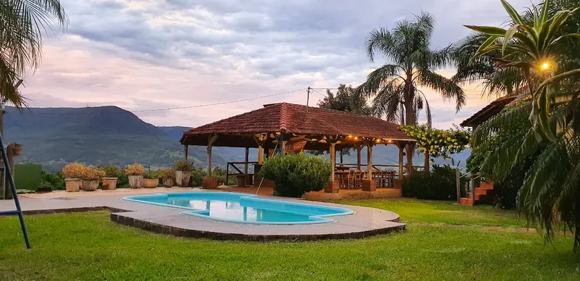 Country house, family with pool - Image 1