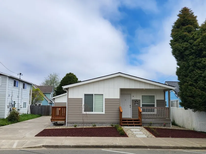 Coastal Retreat with dune access! - Image 1