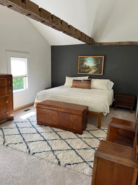 Farmhouse in Watkins Glen - Image 1