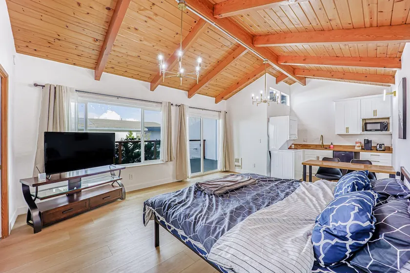 246C - Large Studio w/ Kitchenette, Laundry & Deck - Image 1