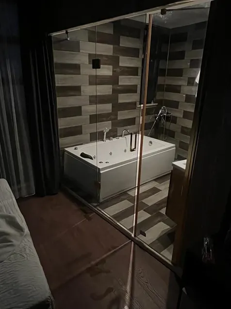Deluxe Suite with Jacuzzi - Image 1