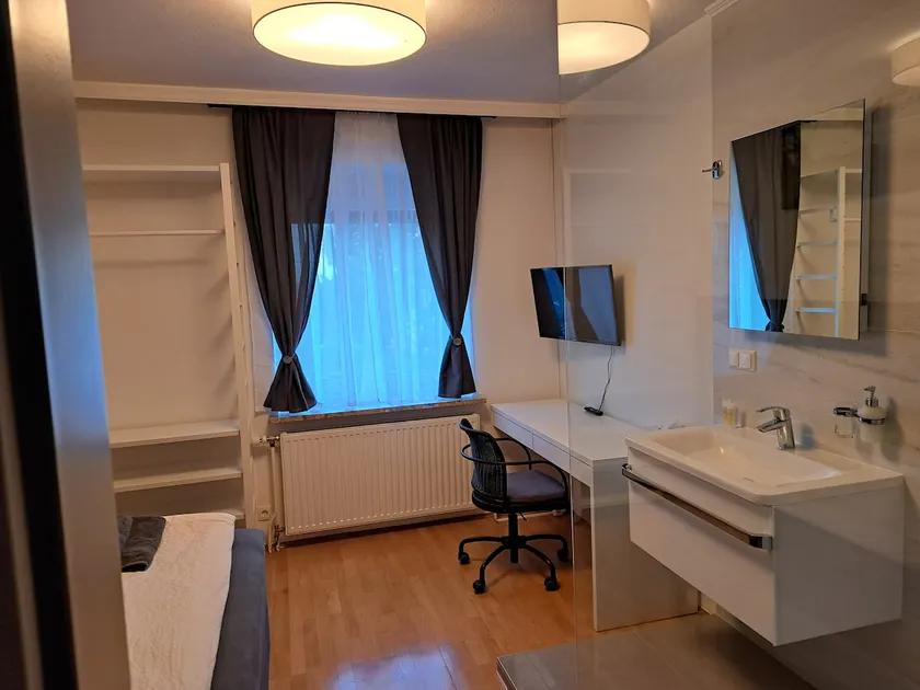 Small and fine single room - Image 1