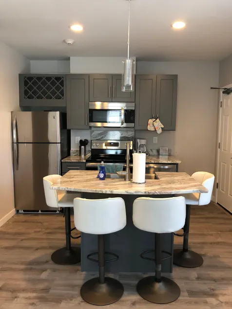 2 BR Rental in Downtown Newport - Image 1