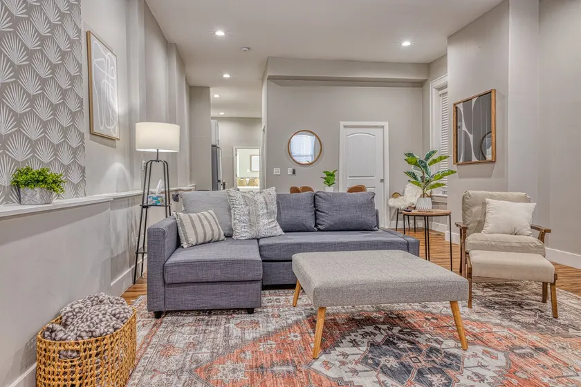 Newly Renovated Triplex Benton Park Sleeps 16+ - Image 1