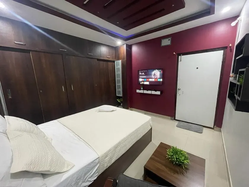 Asana - Luxury 1 Bedroom Private Suite with Tub - Image 1