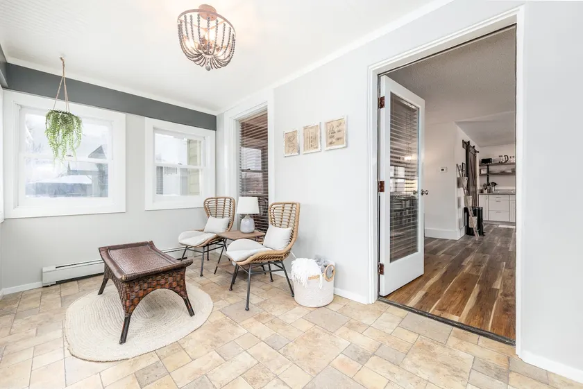 New! Lovely 1BR. Walk to Main St - Image 1