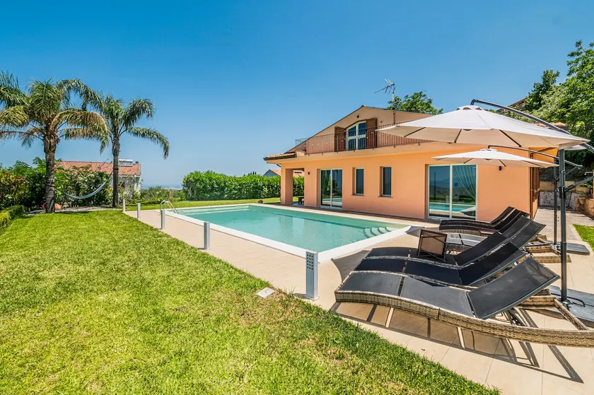Espléndida villa con piscina privada de hidromasaje climatizada con vistas a las islas Eolias. - Image 1