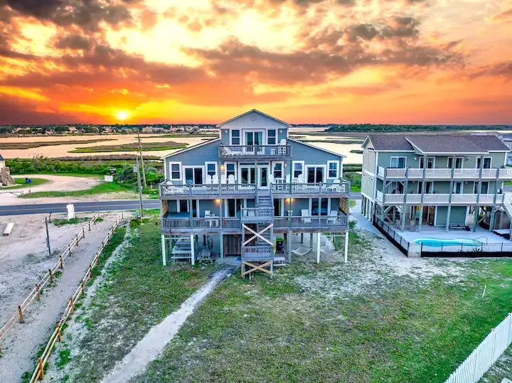 Beachfront Luxury 6 BR 6.5 bath, Hot tub, elevator - Image 1