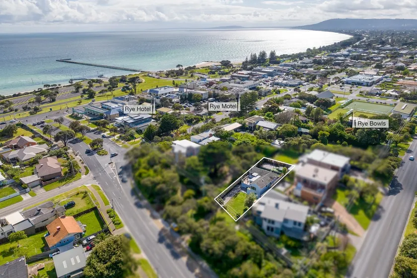 Steps from the foreshore! Family friendly getaway - Image 1