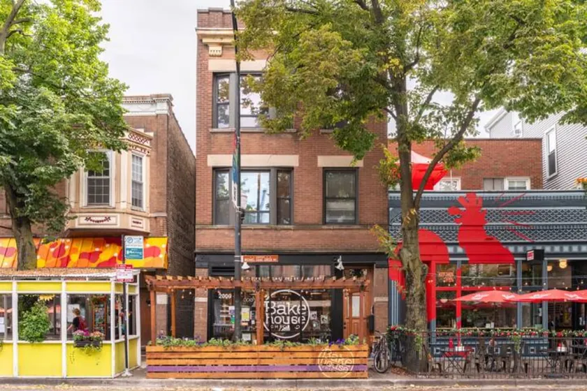 The Roscoe Village Guesthouse - Image 1