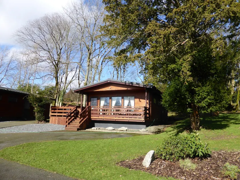 Birch Lodge 20 with Hot Tub - Image 1