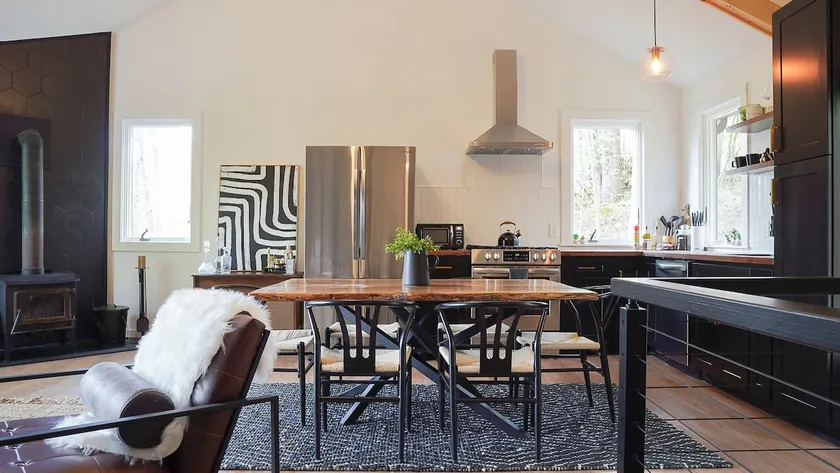 Modern 2BR Retreat w/ Hot Tub – Walk to Town + Hik - Image 1