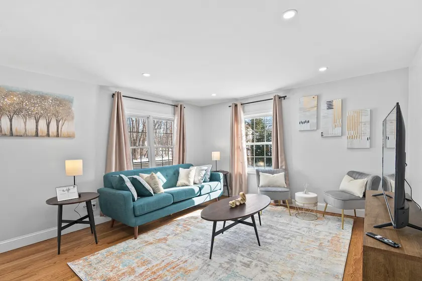 Stylish & Luxurious 3 BDR Home with Play Station - Image 1