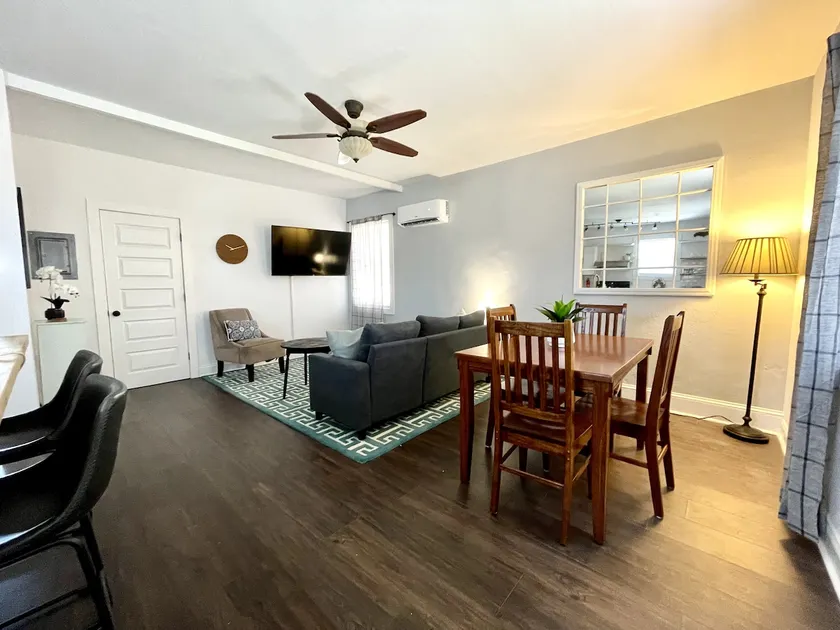 Point on Pollock - Full House - Image 1