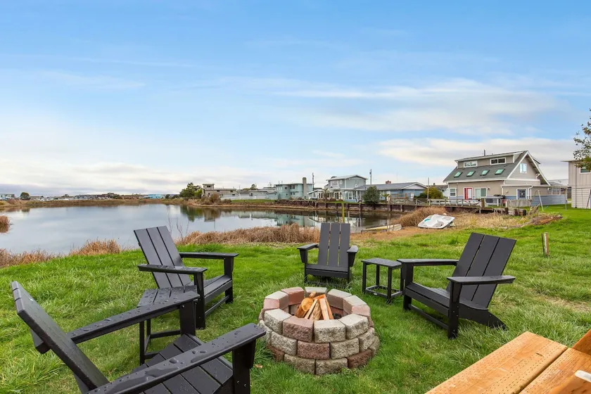 Waterfront Views, Bird Watching, Walk to Beach - Image 1